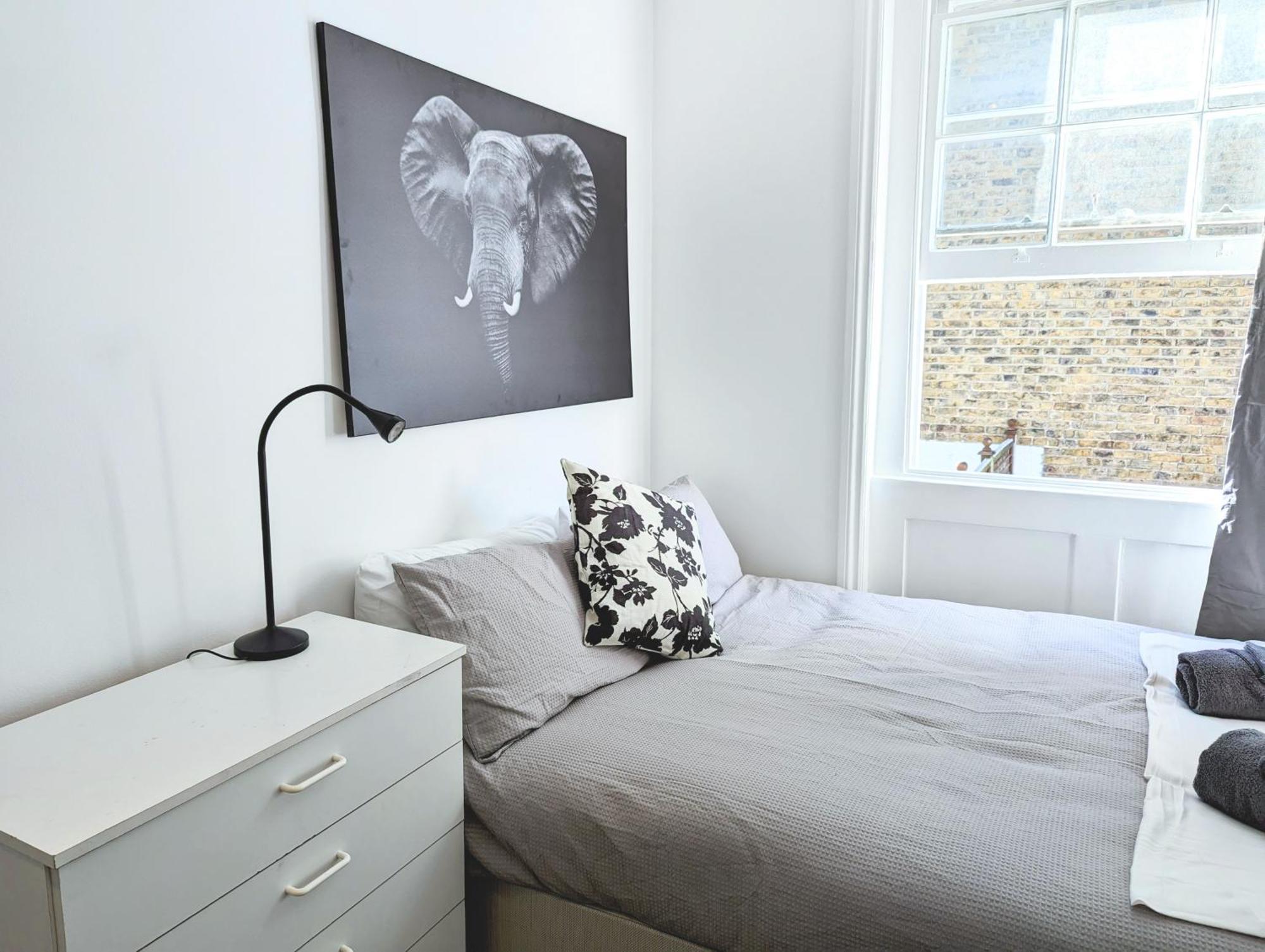 Hyde Park 3 Bedroom Flat Apartment London