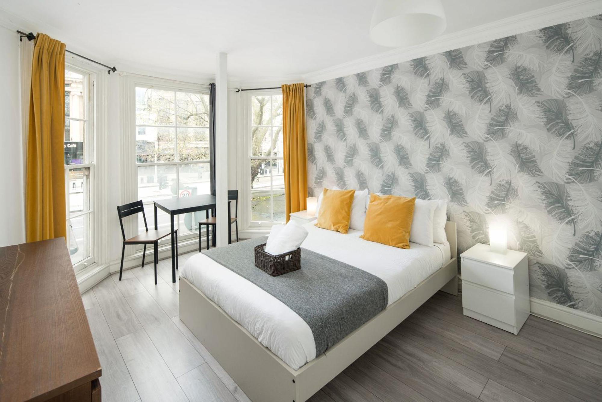 Private Double Shared Bathroom Near Centre * London
