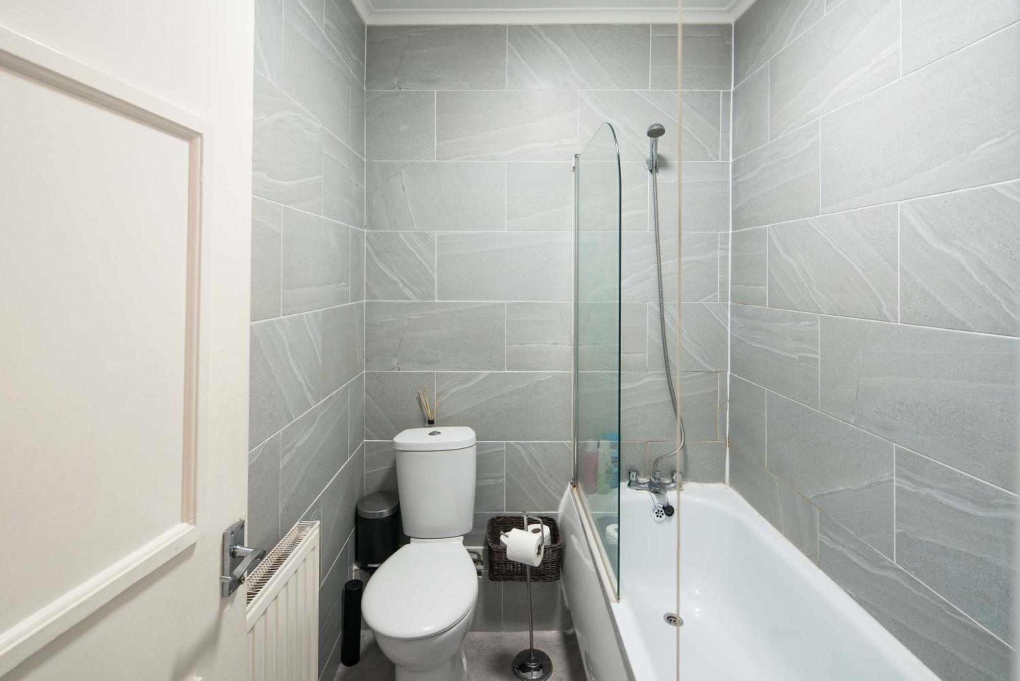 Gjestgiverier Private Double Shared Bathroom Near Centre