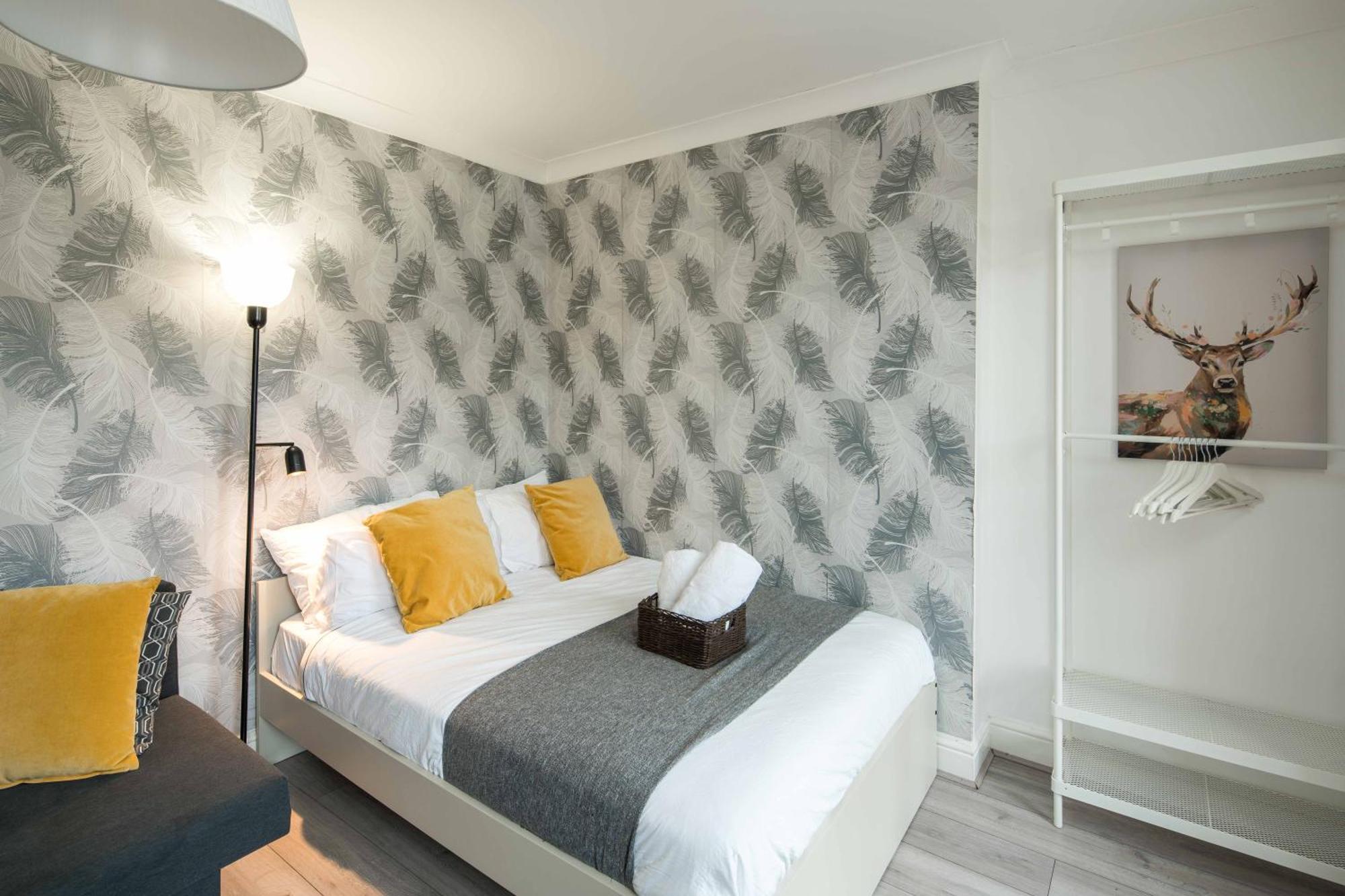 Private Double Shared Bathroom Near Centre * London