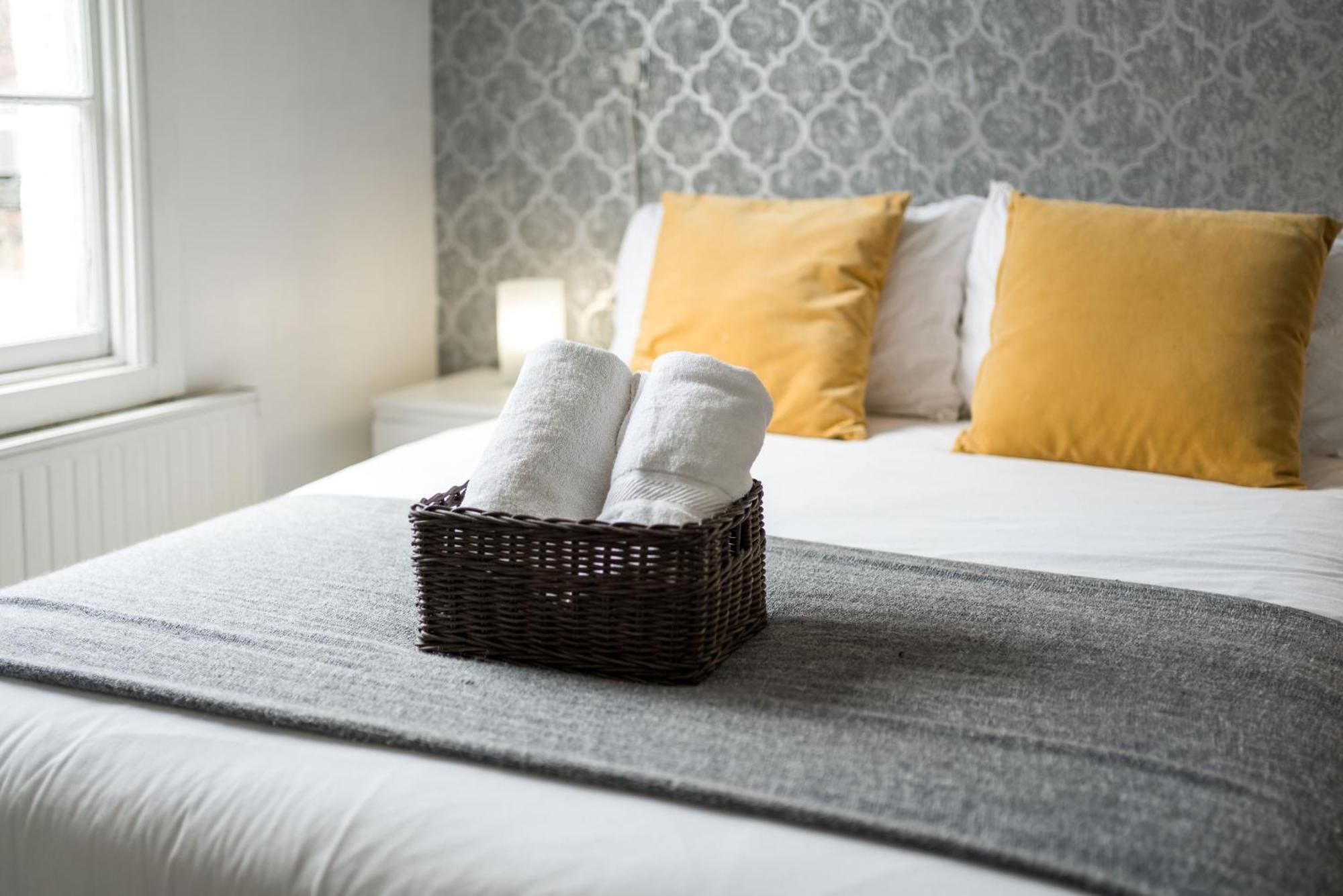 Gjestgiverier Private Double Shared Bathroom Near Centre London