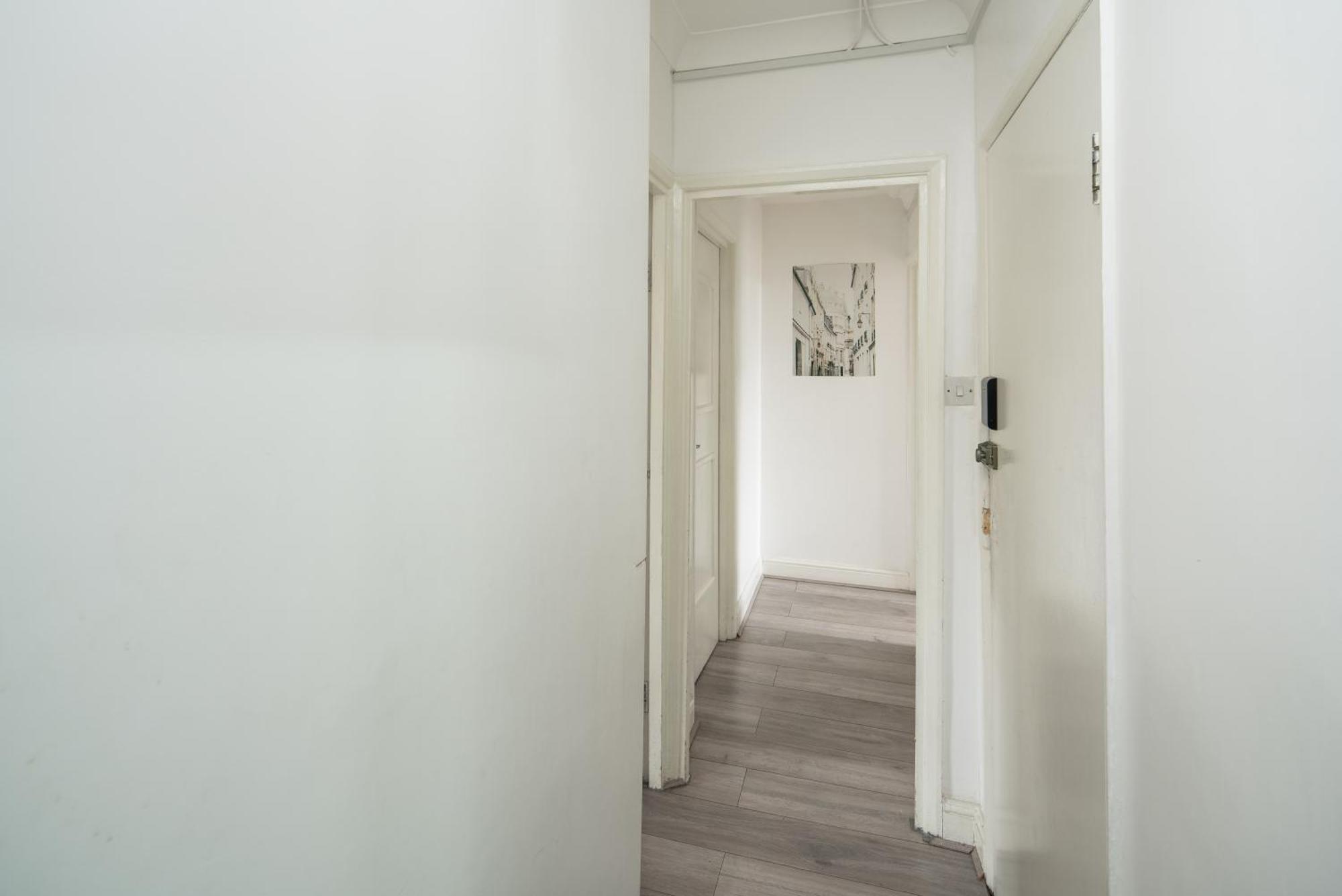 Private Double Shared Bathroom Near Centre * London