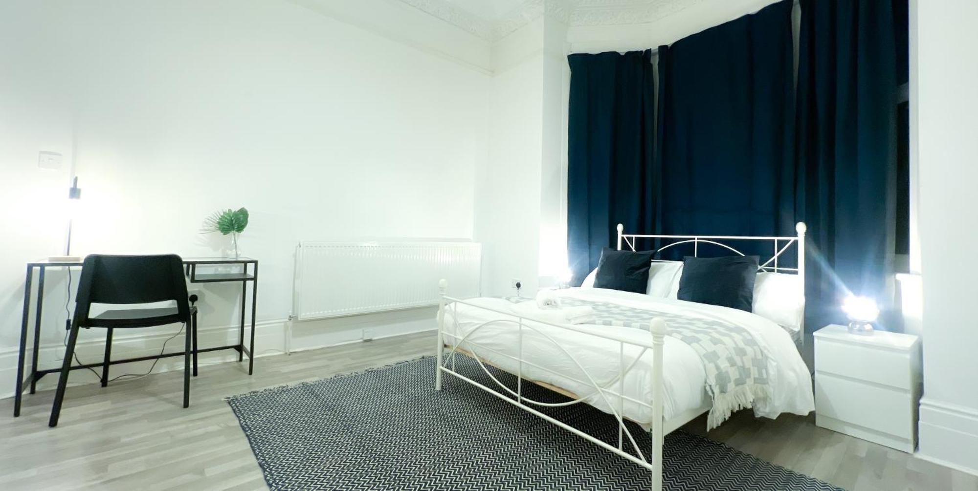 Urban Oasis With Private Garden Apartment London