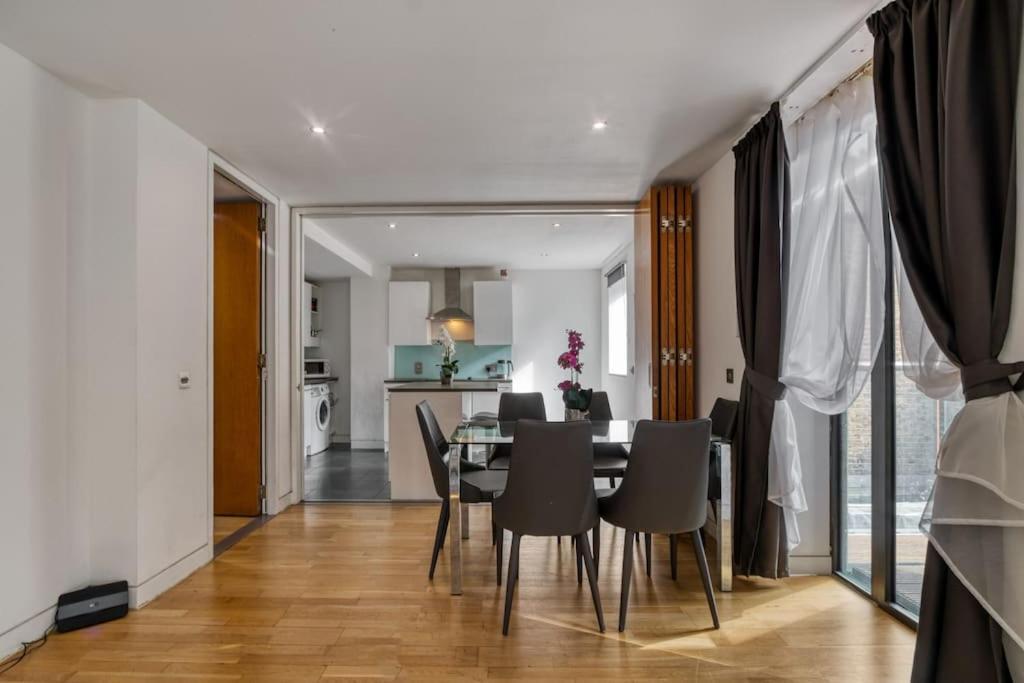 3 Bdr & 2 Bathroom In Bond Street- Central Apartment *