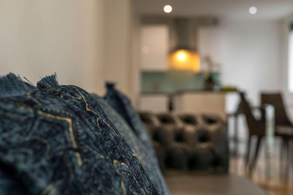 Apartment 3 Bdr & 2 Bathroom In Bond Street- Central