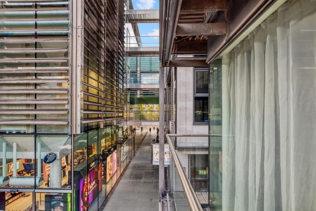 3 Bdr & 2 Bathroom In Bond Street- Central Apartment *