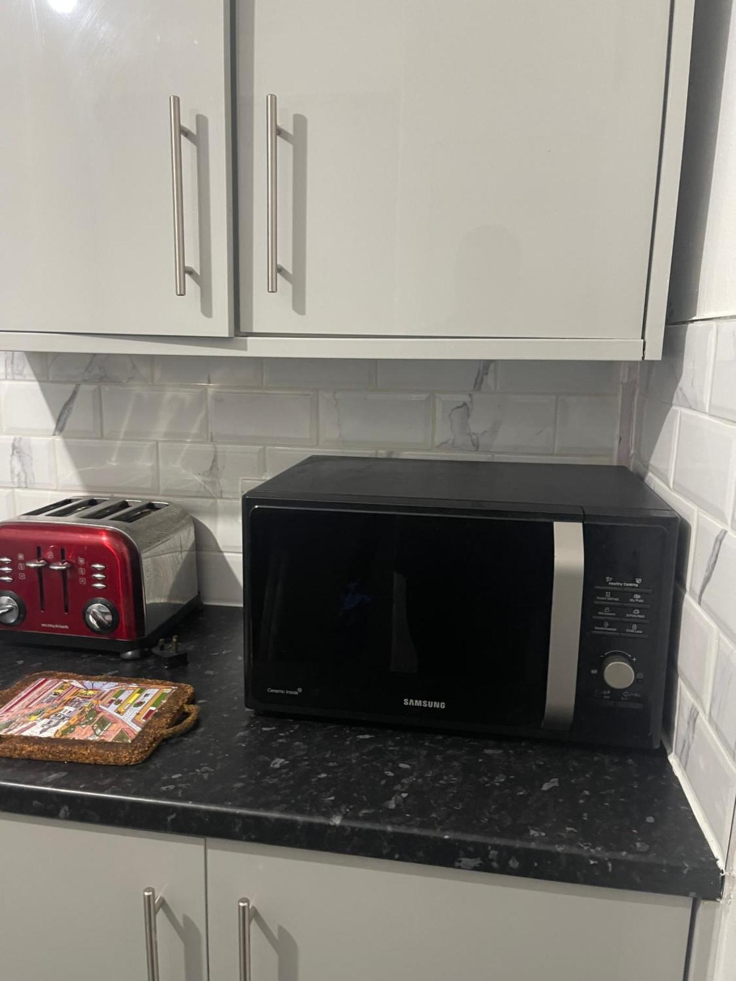 Newly Decorated 2 Bedroom Flat In South East Apartment London