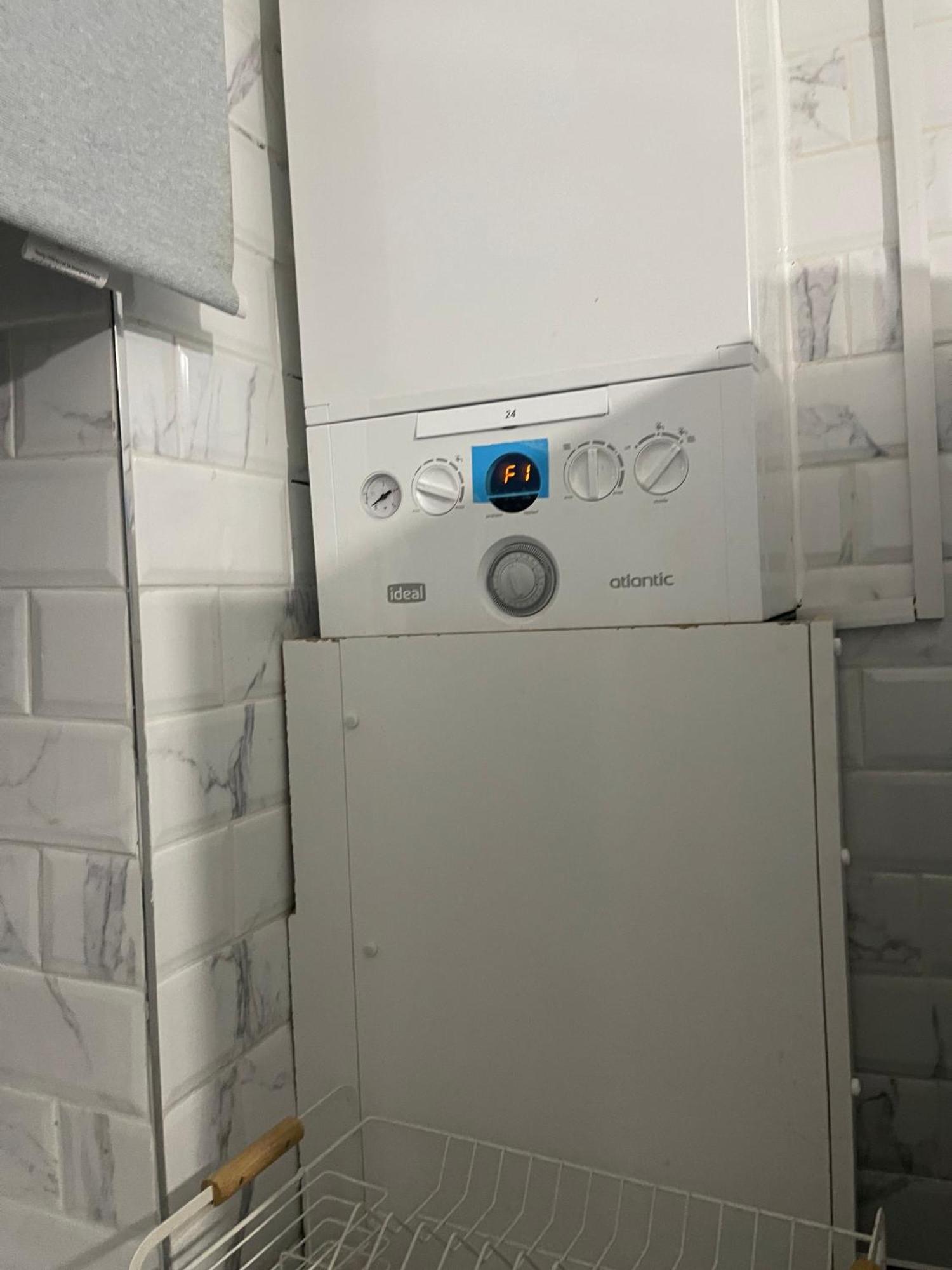 Newly Decorated 2 Bedroom Flat In South East London
