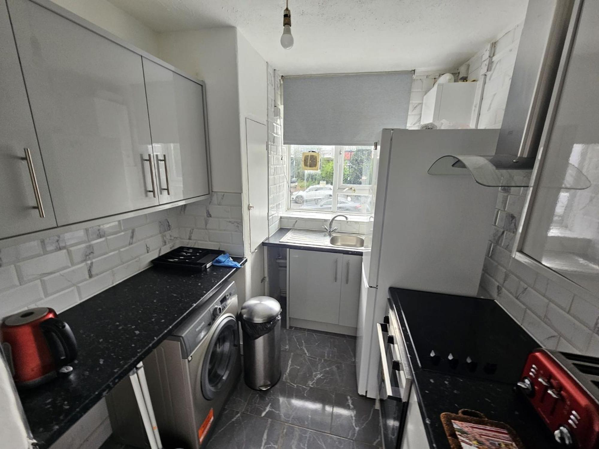 Newly Decorated 2 Bedroom Flat In South East *