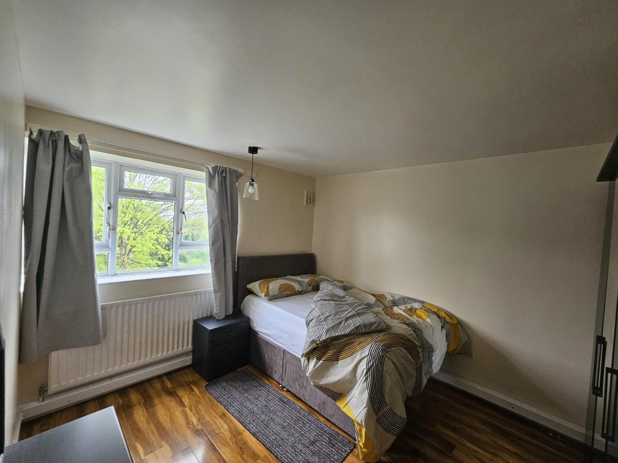 Apartment Newly Decorated 2 Bedroom Flat In South East