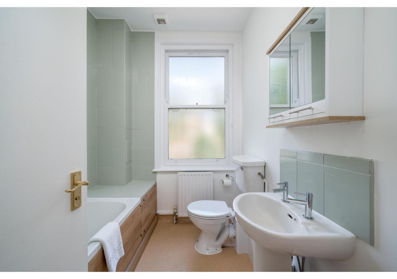 Joivy Splendid Townhouse Flat With Backyard Apartment *