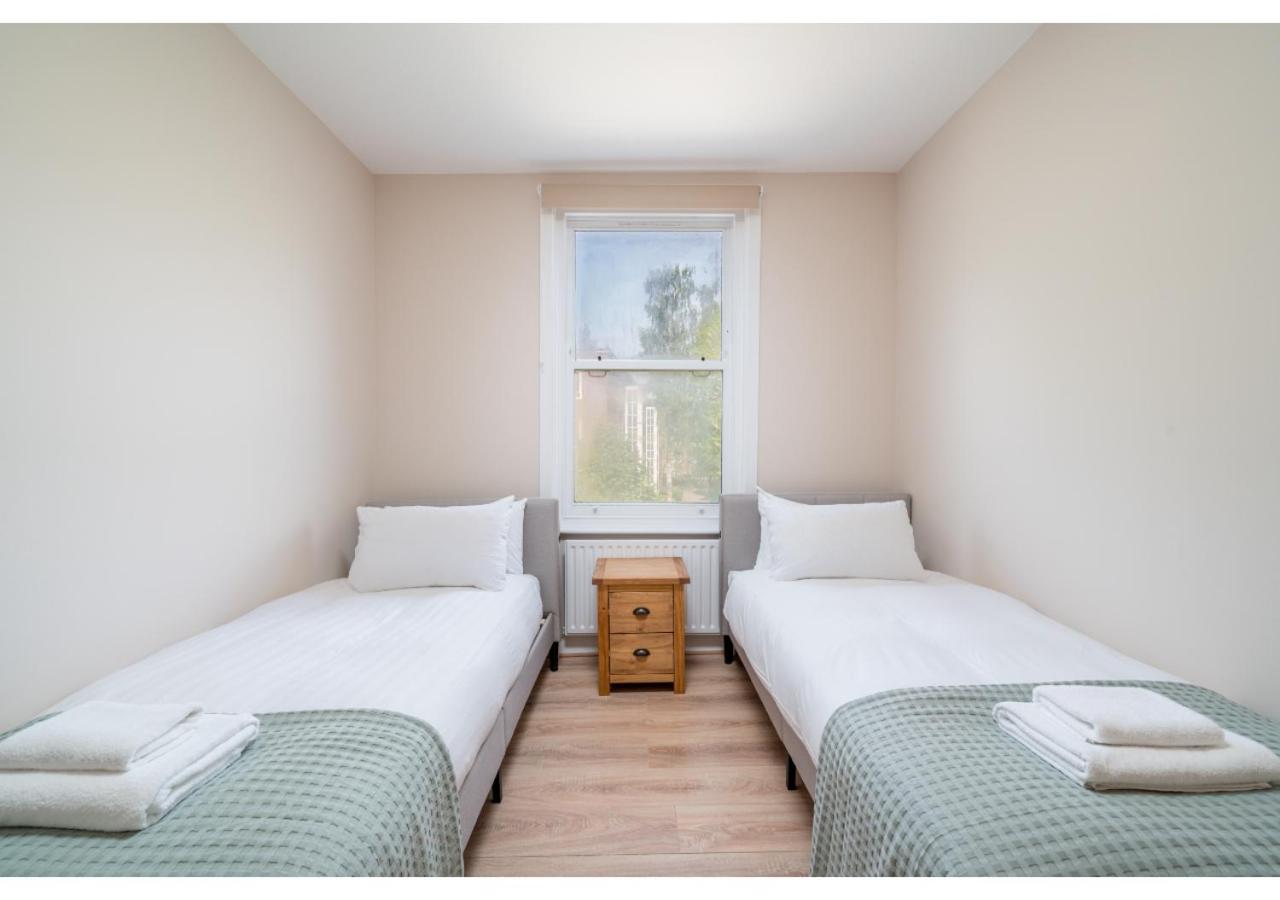 Joivy Splendid Townhouse Flat With Backyard Apartment London