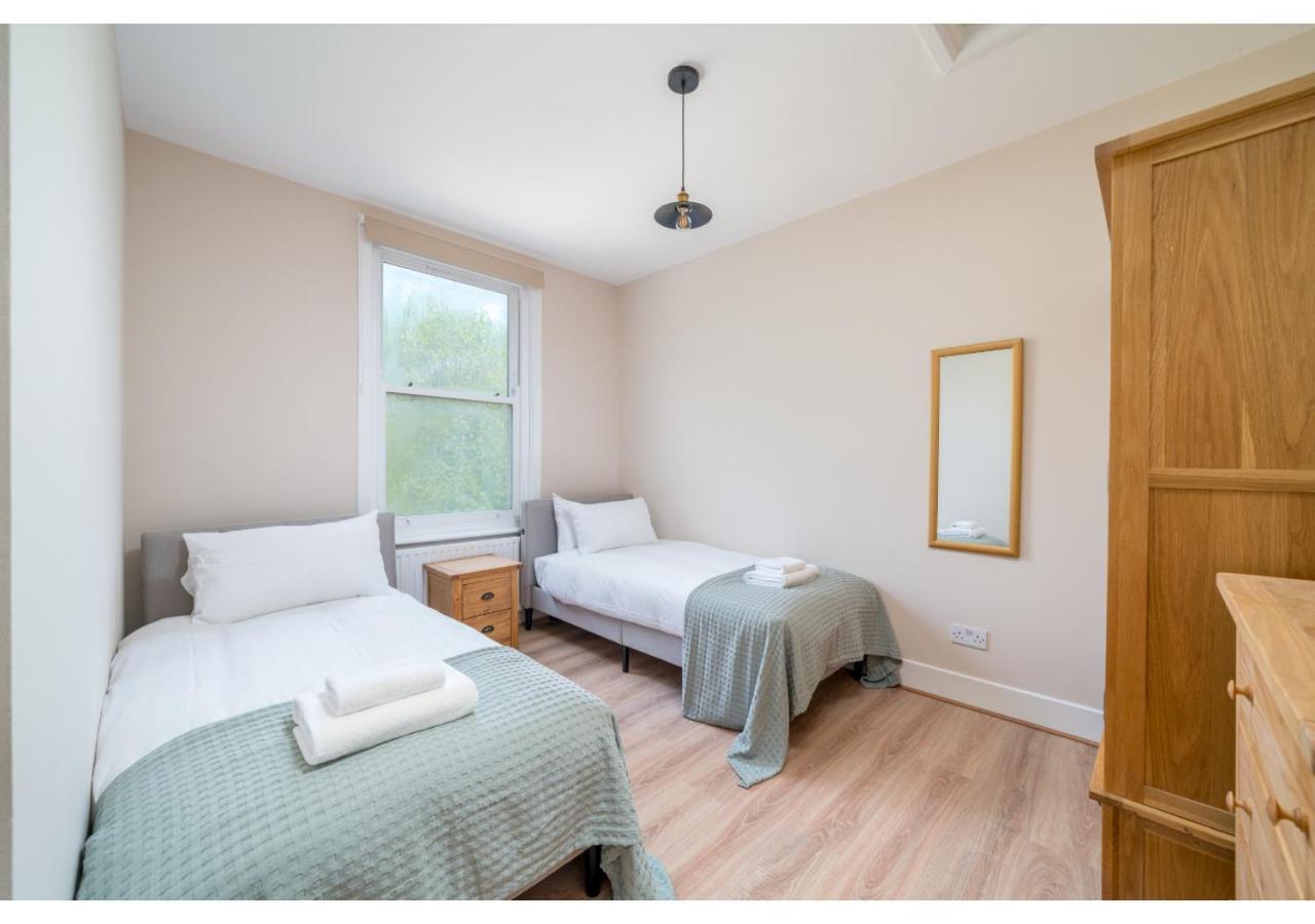 Apartment Joivy Splendid Townhouse Flat With Backyard *