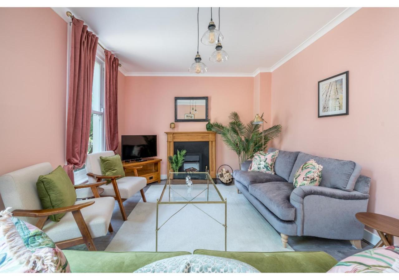 Joivy Splendid Townhouse Flat With Backyard * London