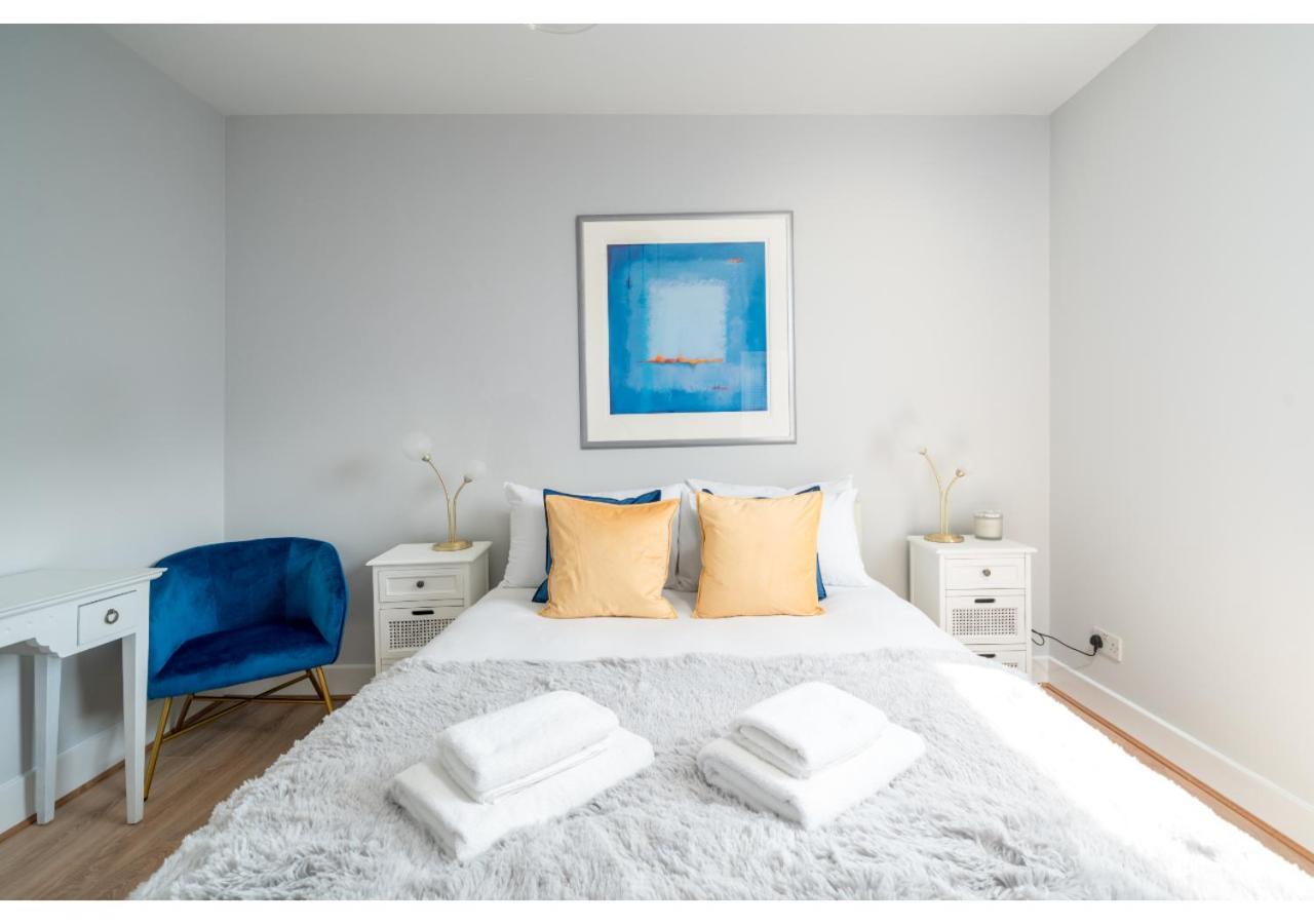 Joivy Splendid Townhouse Flat With Backyard * London