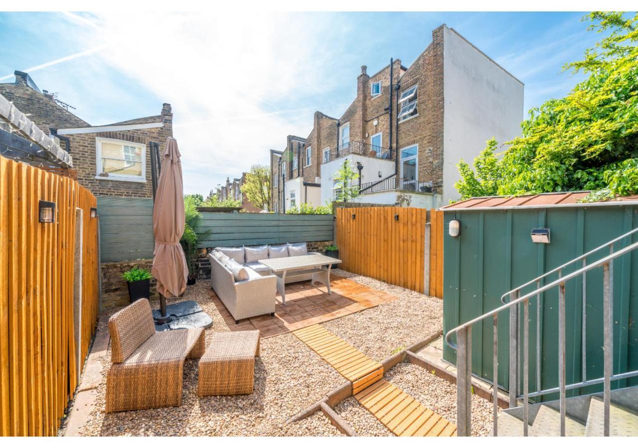 Joivy Splendid Townhouse Flat With Backyard Apartment London