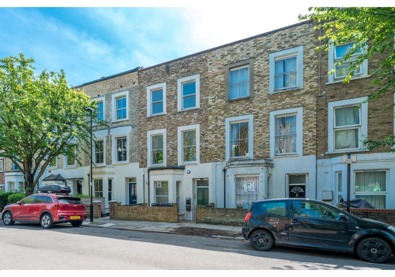 Joivy Splendid Townhouse Flat With Backyard London