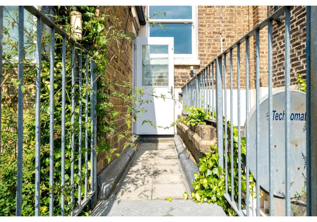 Joivy Splendid Townhouse Flat With Backyard