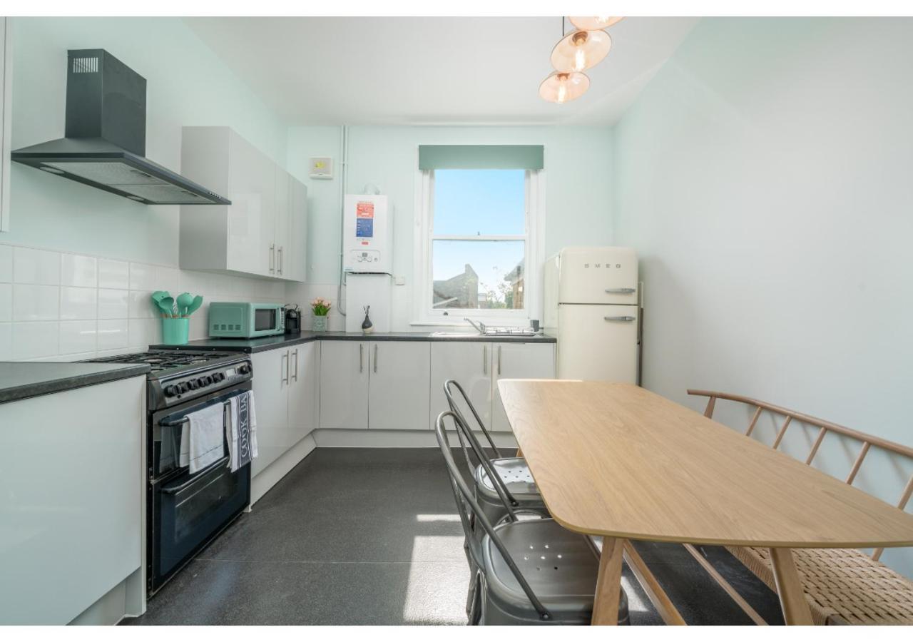 Apartment Joivy Splendid Townhouse Flat With Backyard London