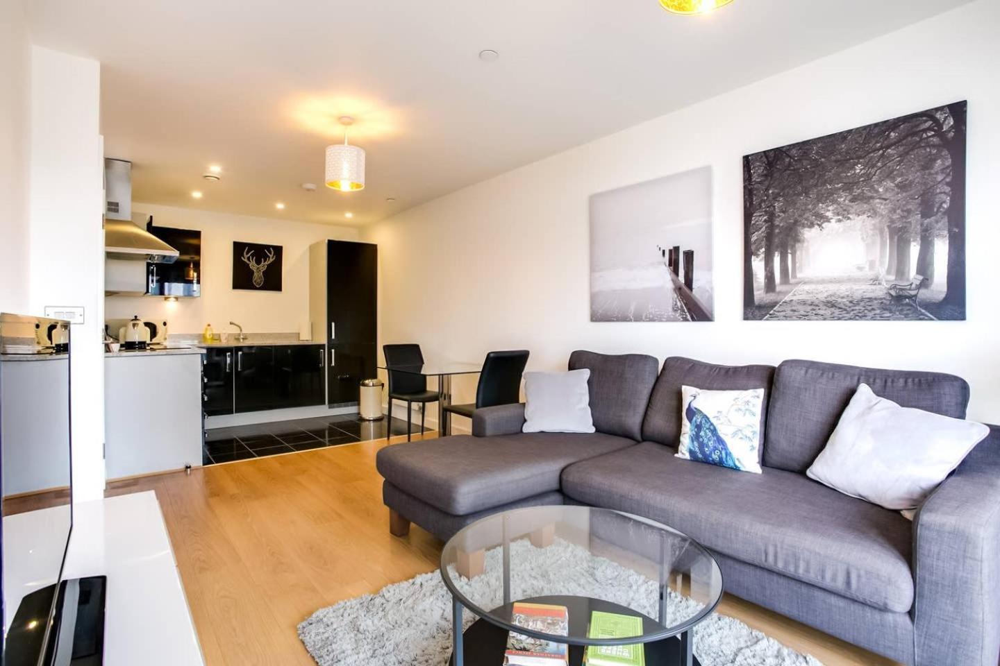 Leilighet Guestready - Comfort By The Thames, W/ Balcony London