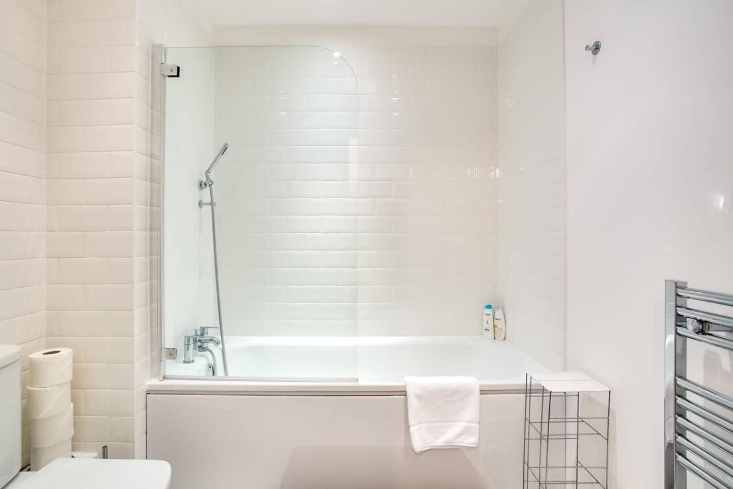 Guestready - Comfort By The Thames, W/ Balcony Leilighet London