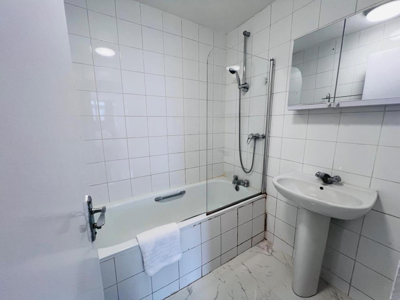 Queens Way Apartment *