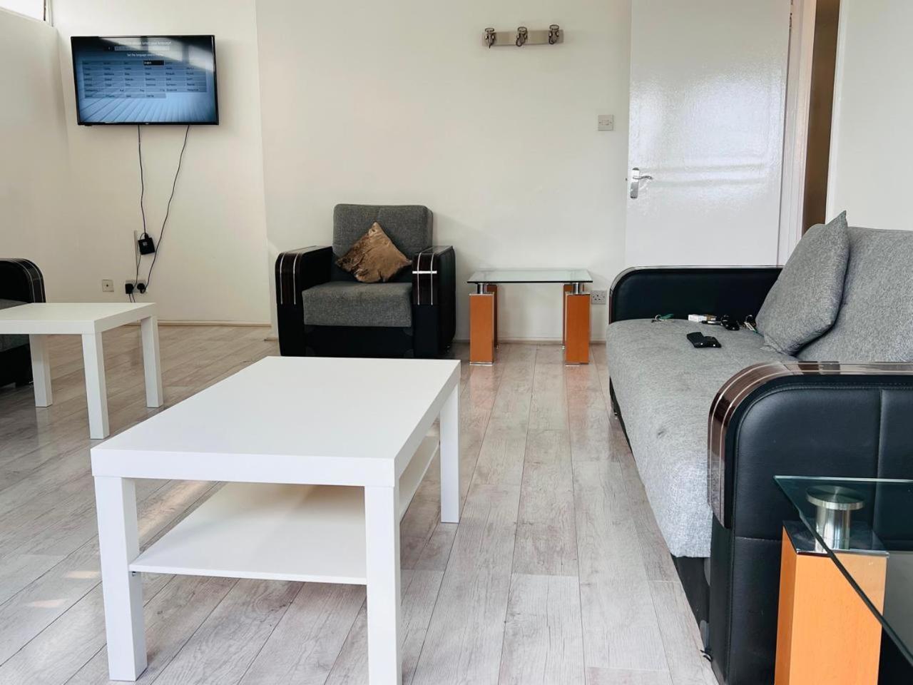 Queens Way Apartment *