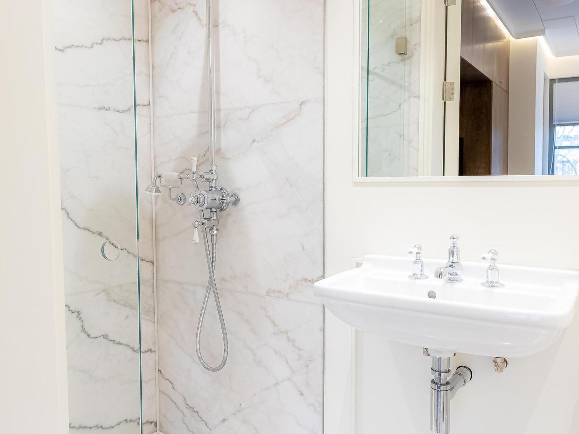 Modern Deluxe Five Bedroom House Near Chalk Farm Station By Belvilla * Londres