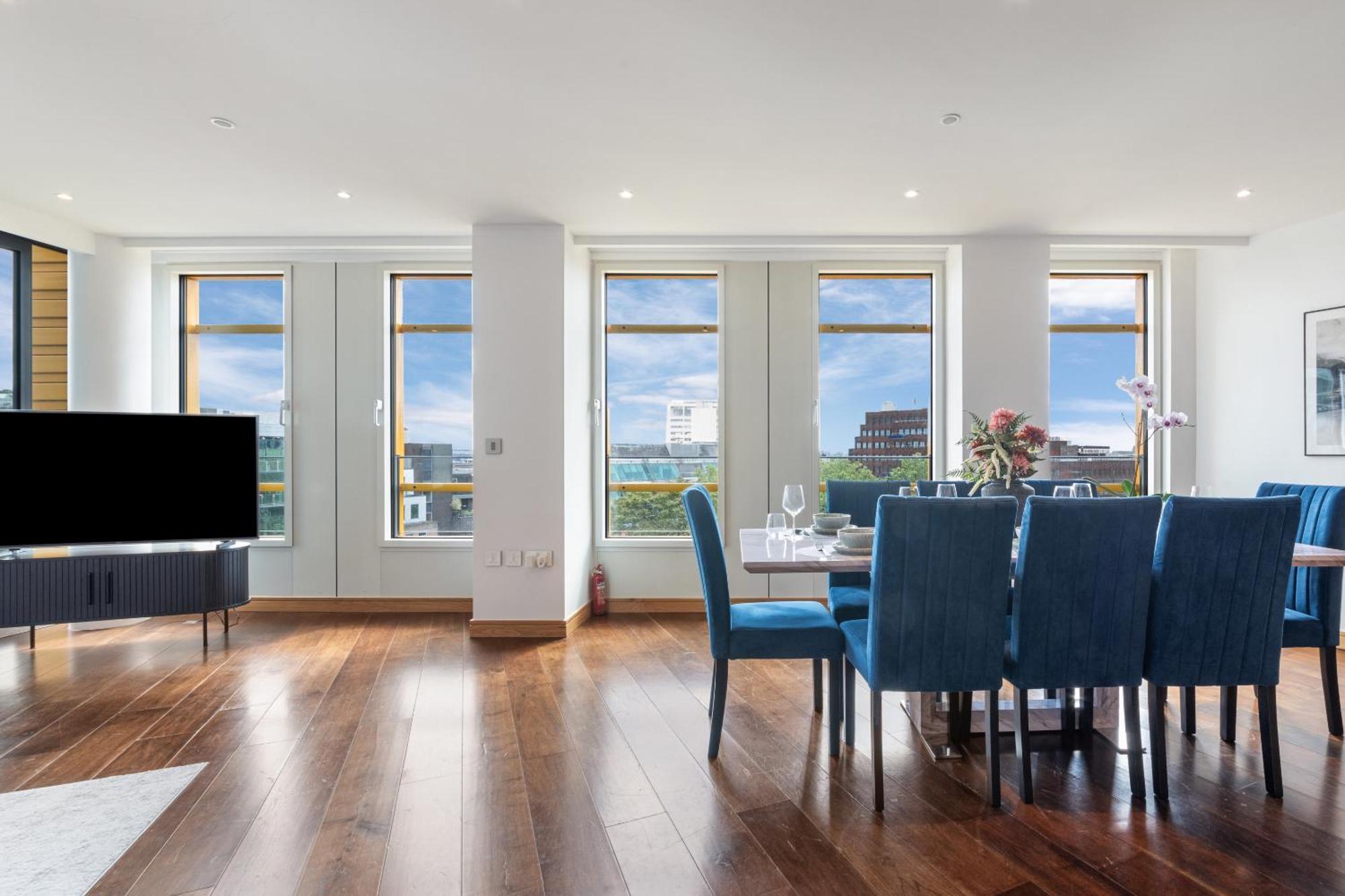 3bed 3bath With 2xbalconies In Apartment
