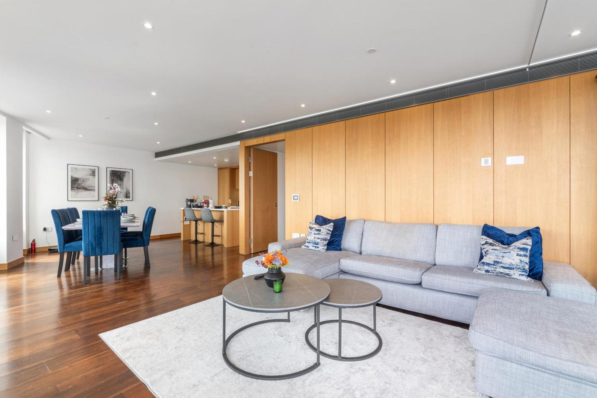 3bed 3bath With 2xbalconies In Leilighet