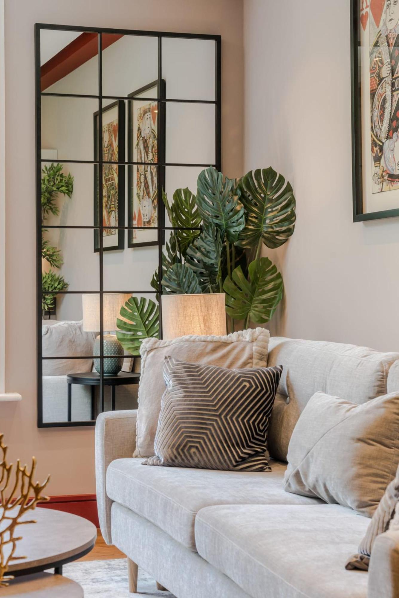 The Honourable - Bloomsbury Square By Frankie Says Apartment London
