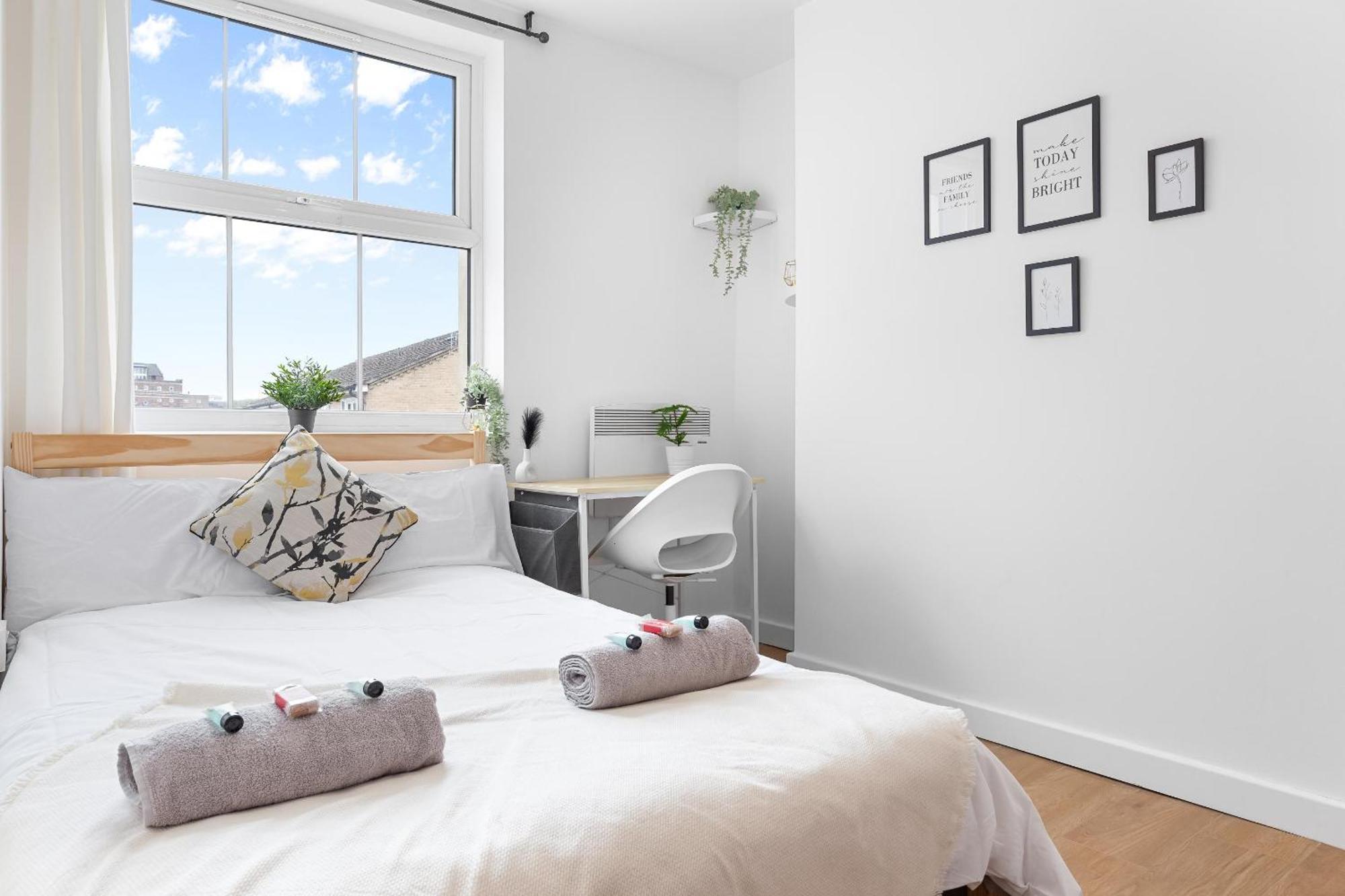 Apartment Spacious 7 Bed- High Street Location *