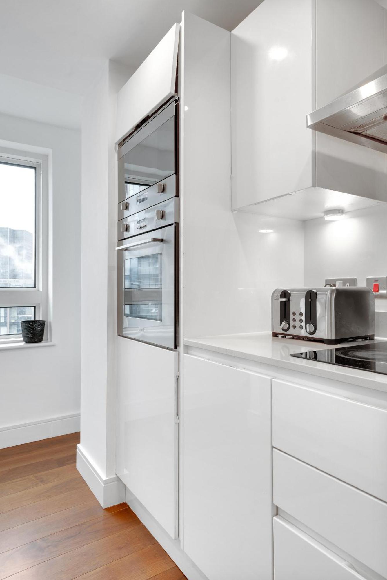 Modern Two Bed Serviced In Canary Wharf - Perfect For Long Stay, Business, Leisure And Relocations * London