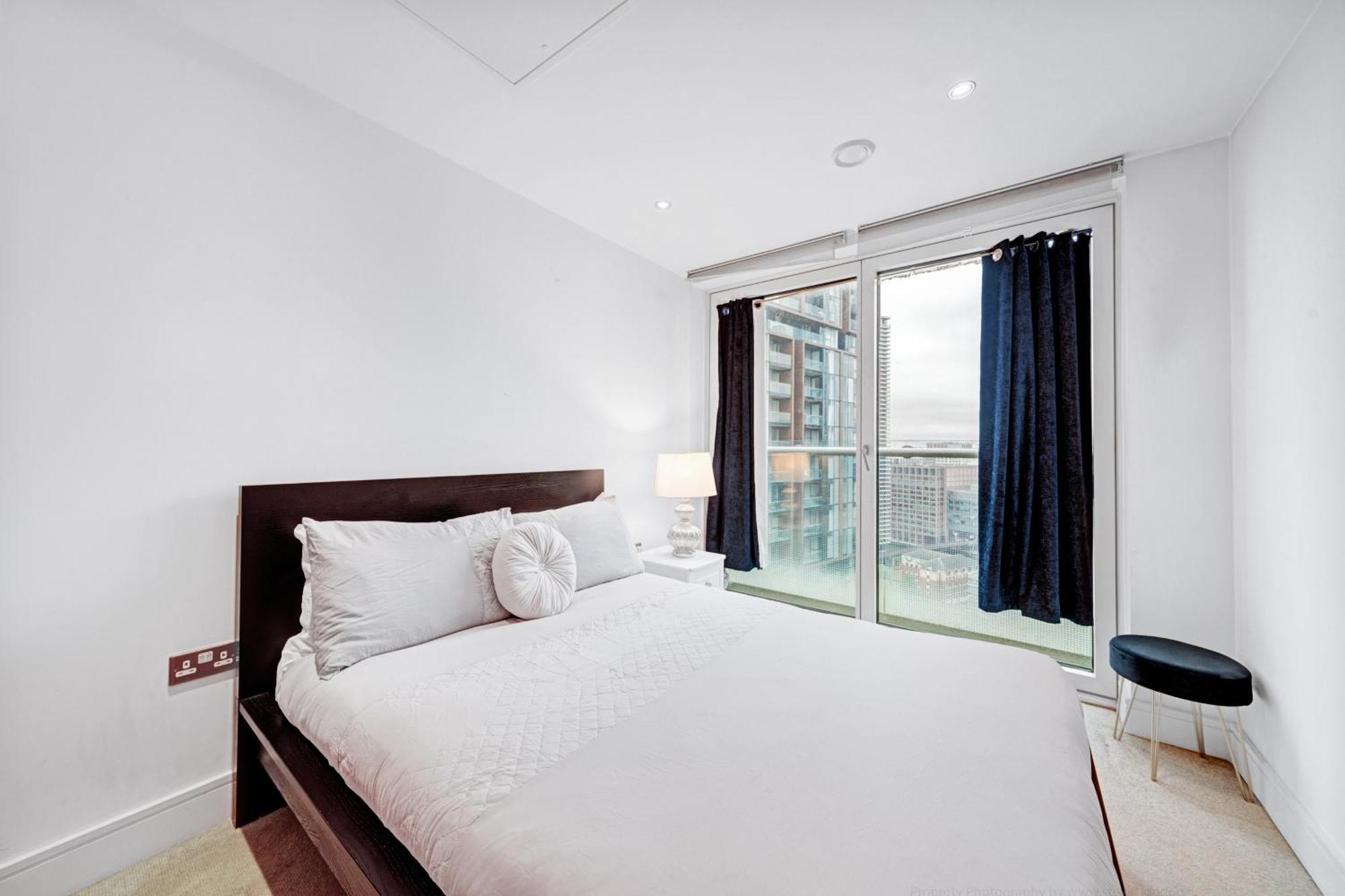 Modern Two Bed Serviced In Canary Wharf - Perfect For Long Stay, Business, Leisure And Relocations London