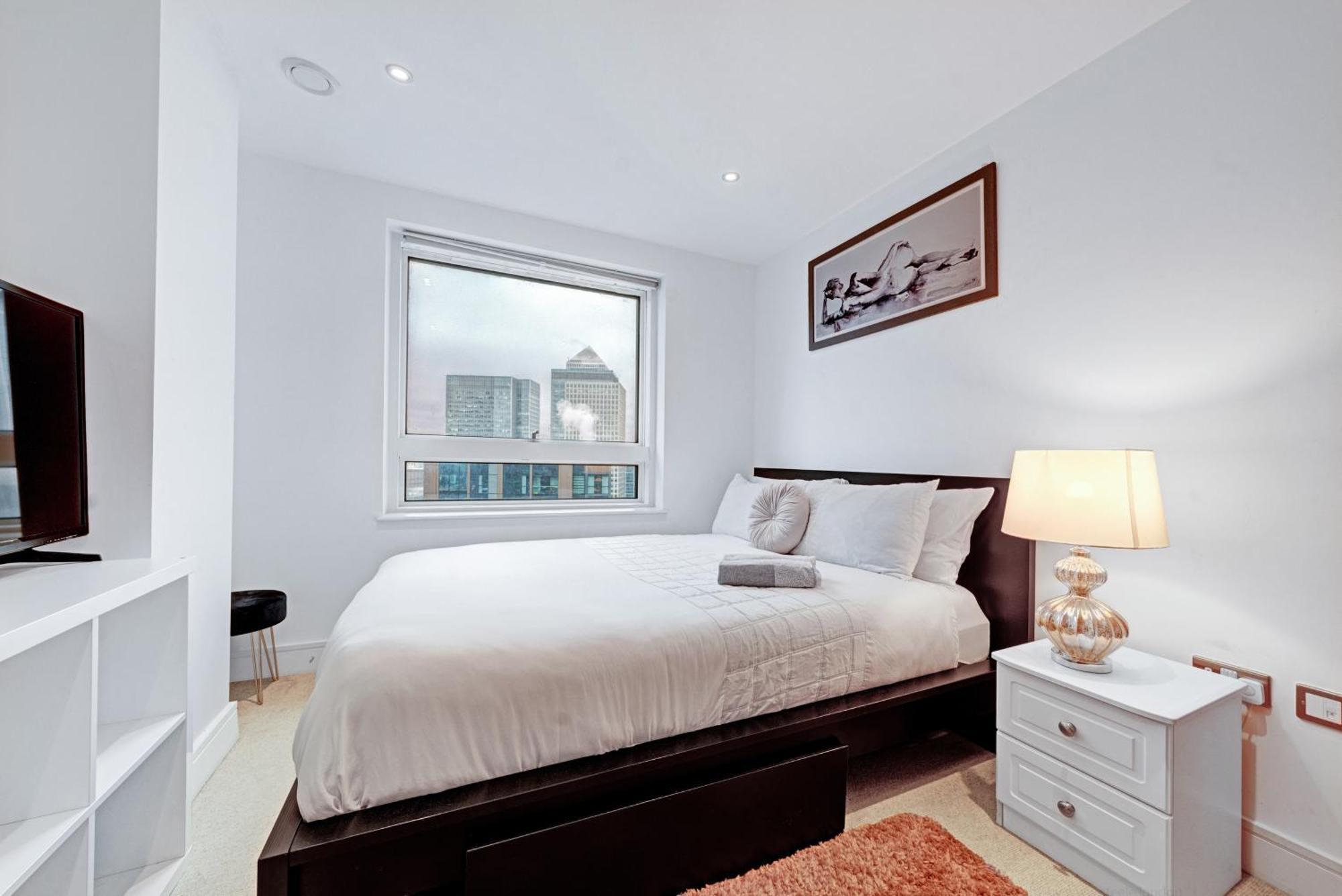 Modern Two Bed Serviced In Canary Wharf - Perfect For Long Stay, Business, Leisure And Relocations London