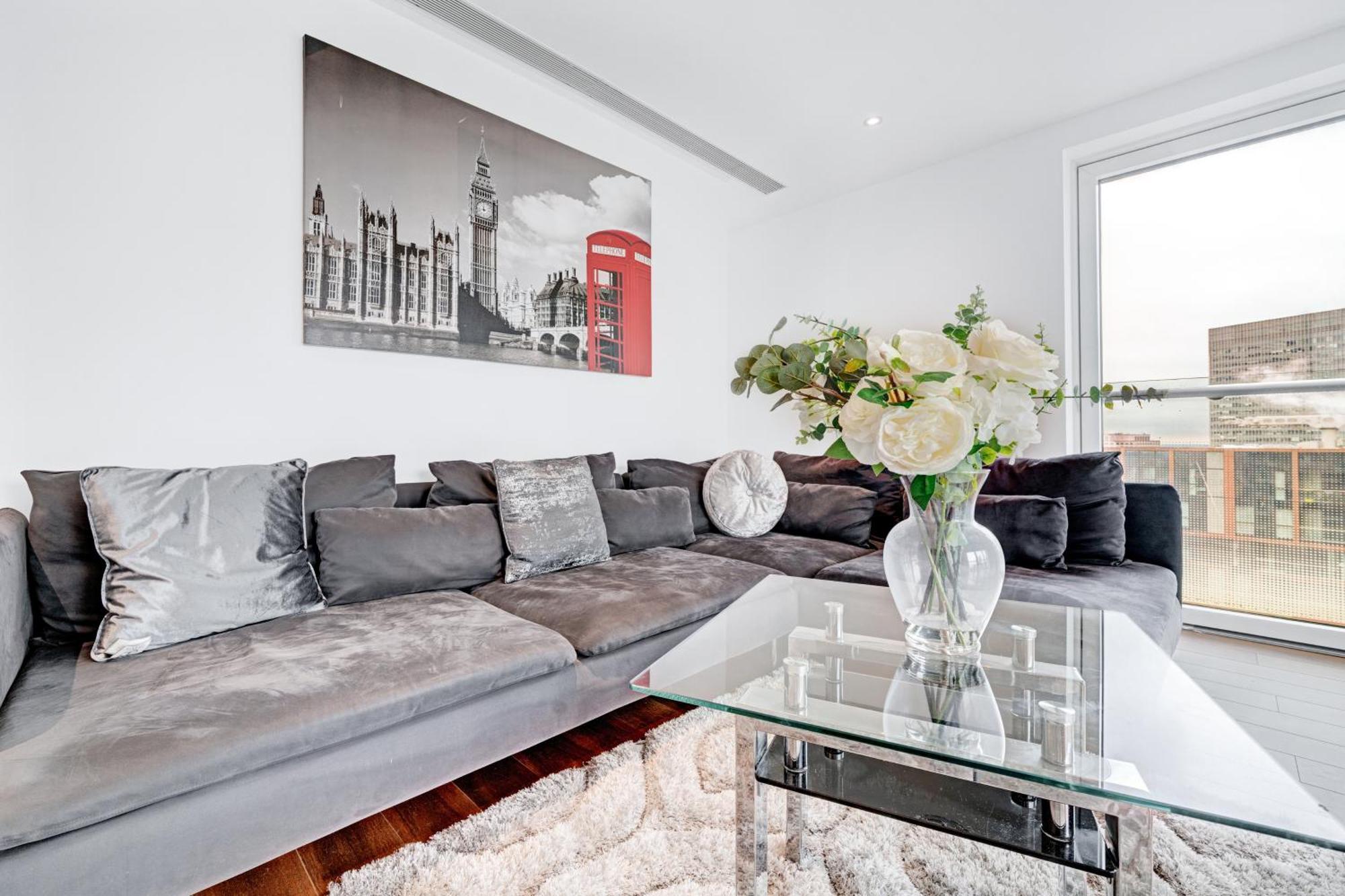 Modern Two Bed Serviced In Canary Wharf - Perfect For Long Stay, Business, Leisure And Relocations Apartment London