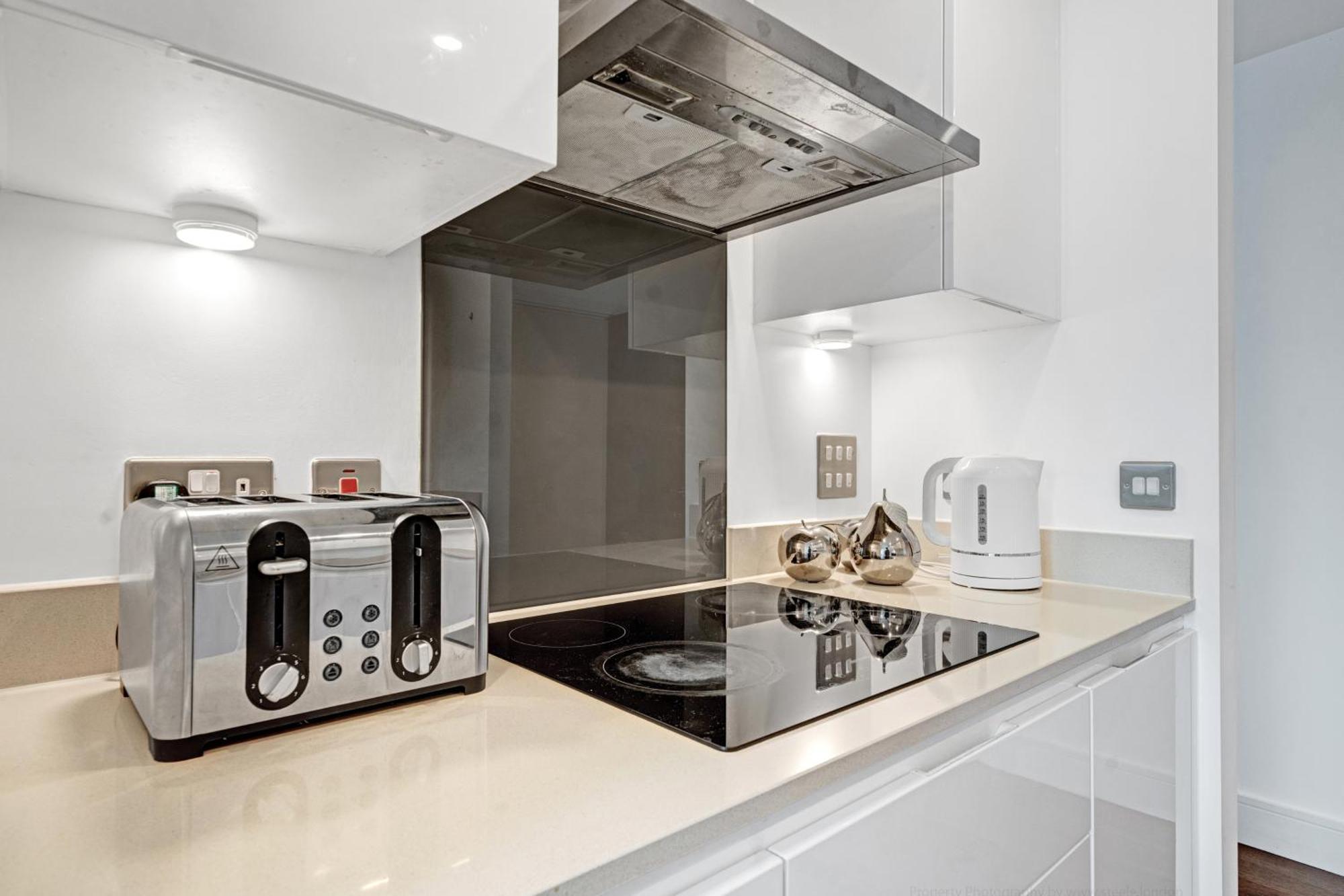 Modern Two Bed Serviced In Canary Wharf - Perfect For Long Stay, Business, Leisure And Relocations