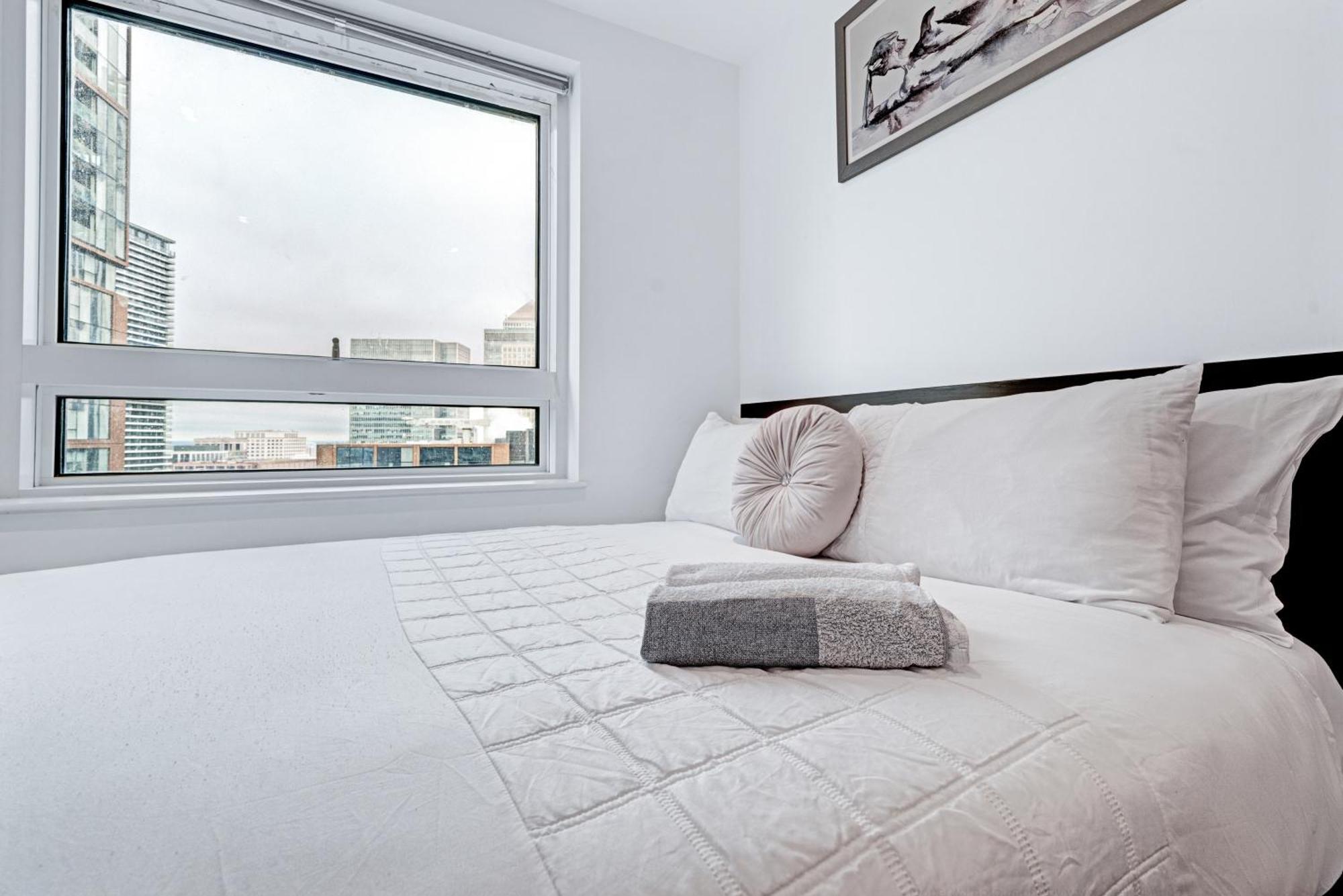 Modern Two Bed Serviced In Canary Wharf - Perfect For Long Stay, Business, Leisure And Relocations Apartment