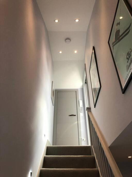 Luxurious & Modern 2 Bedroom Notting Hill Townhouse Appartement *