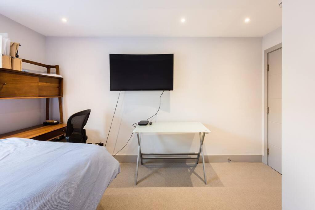 Luxurious & Modern 2 Bedroom Notting Hill Townhouse Appartement
