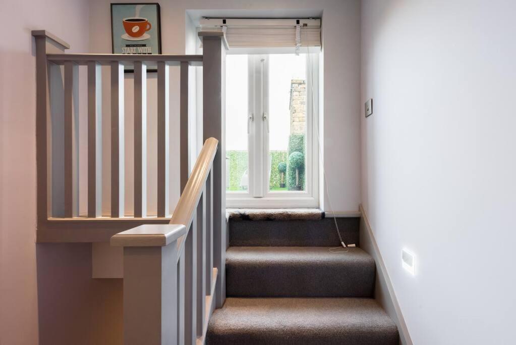 Luxurious & Modern 2 Bedroom Notting Hill Townhouse *