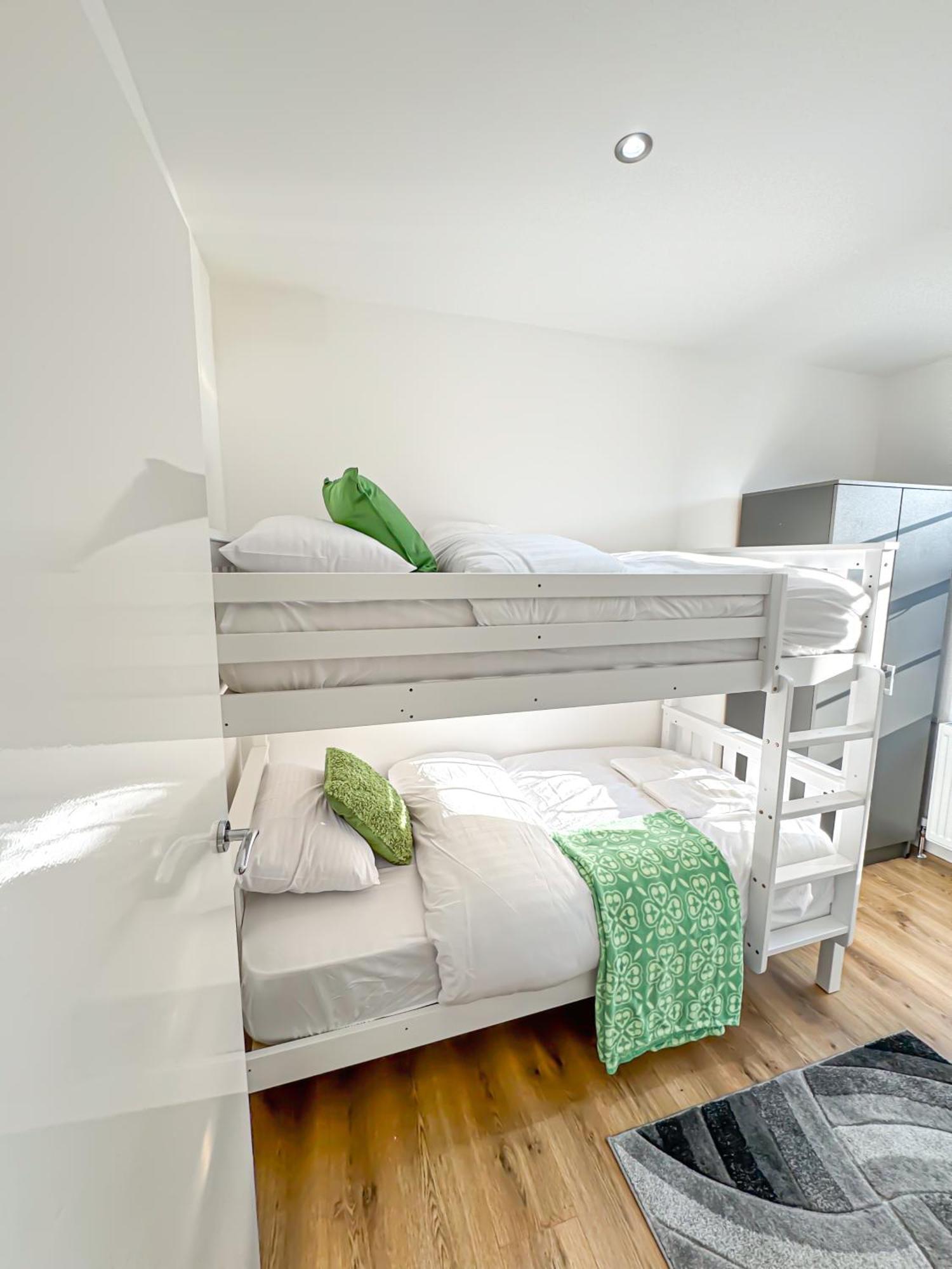 Luxury Flat For 6 - 5 Min Walk From Camden Market Hw4 Appartement Londen