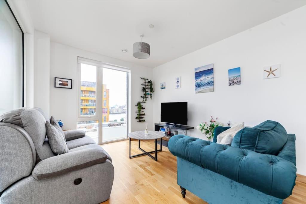 Modern 1-bed With Panoramic View In Apartment