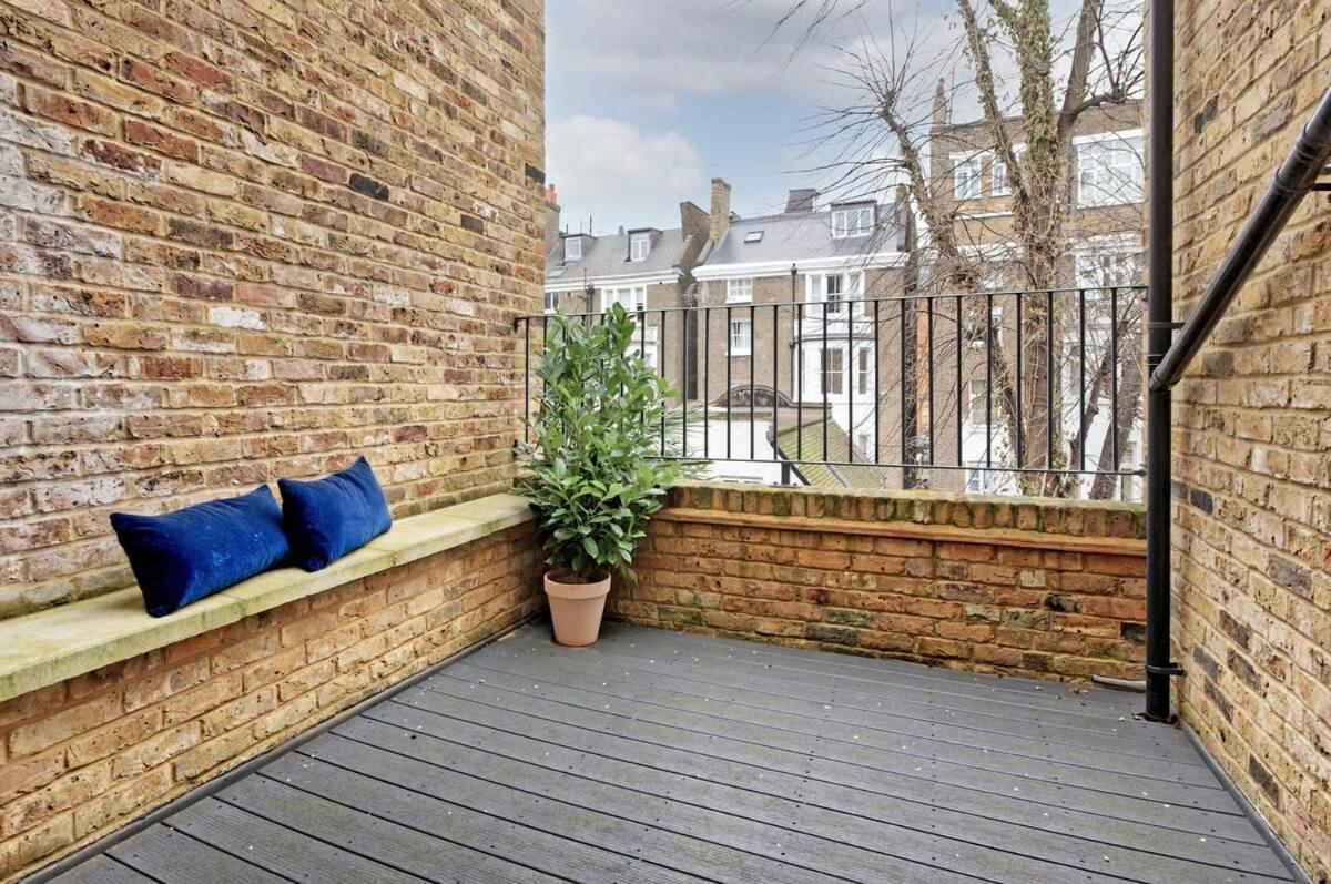 Long Discount Large Bright First-floor Flat * London