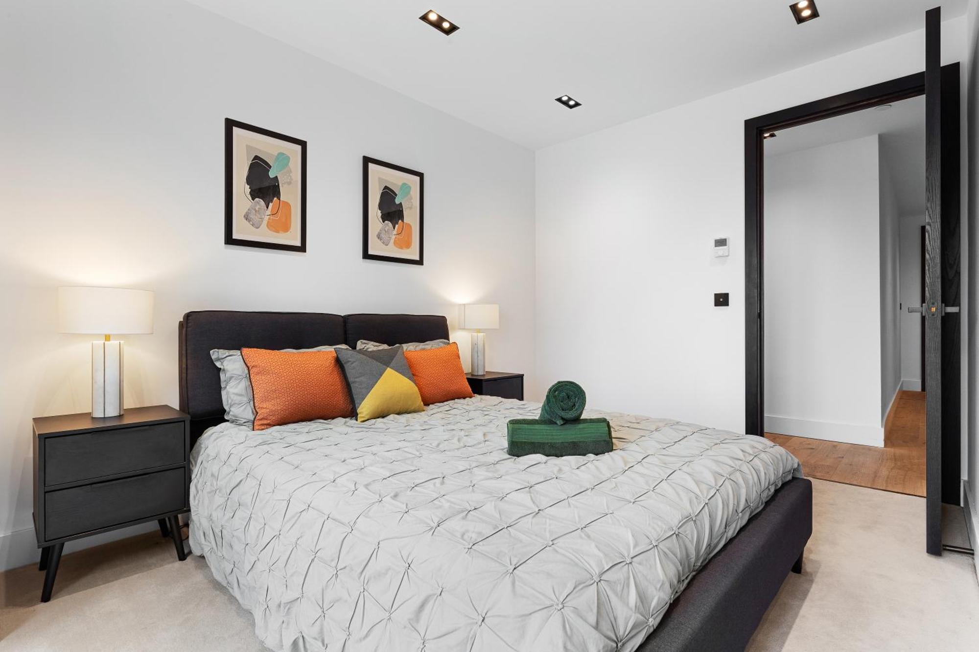Heart Of Panoramic View 2 Bedroom Designer Luxury - Pool And Gym Access Apartment *