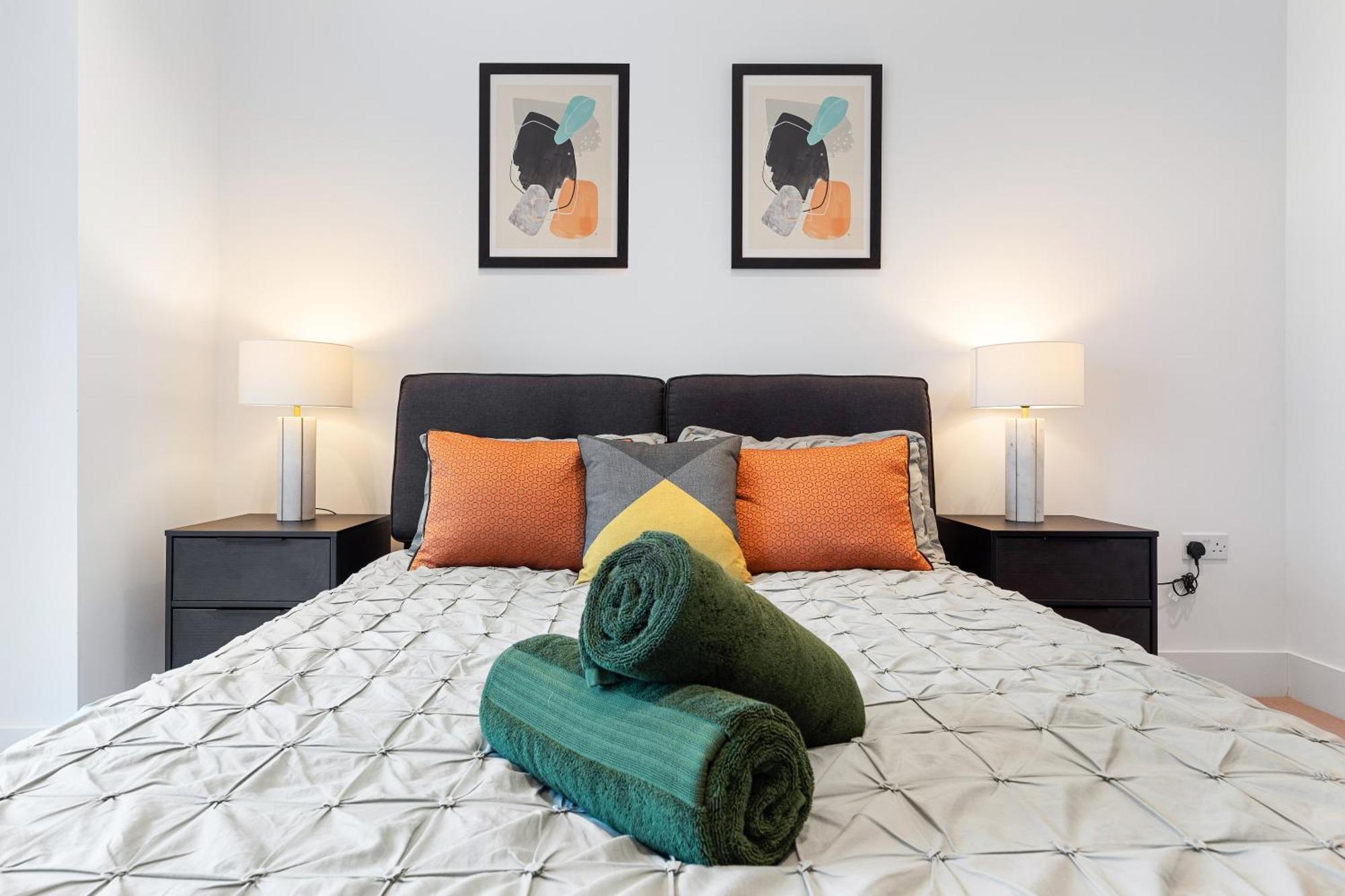 Heart Of Panoramic View 2 Bedroom Designer Luxury - Pool And Gym Access Londres