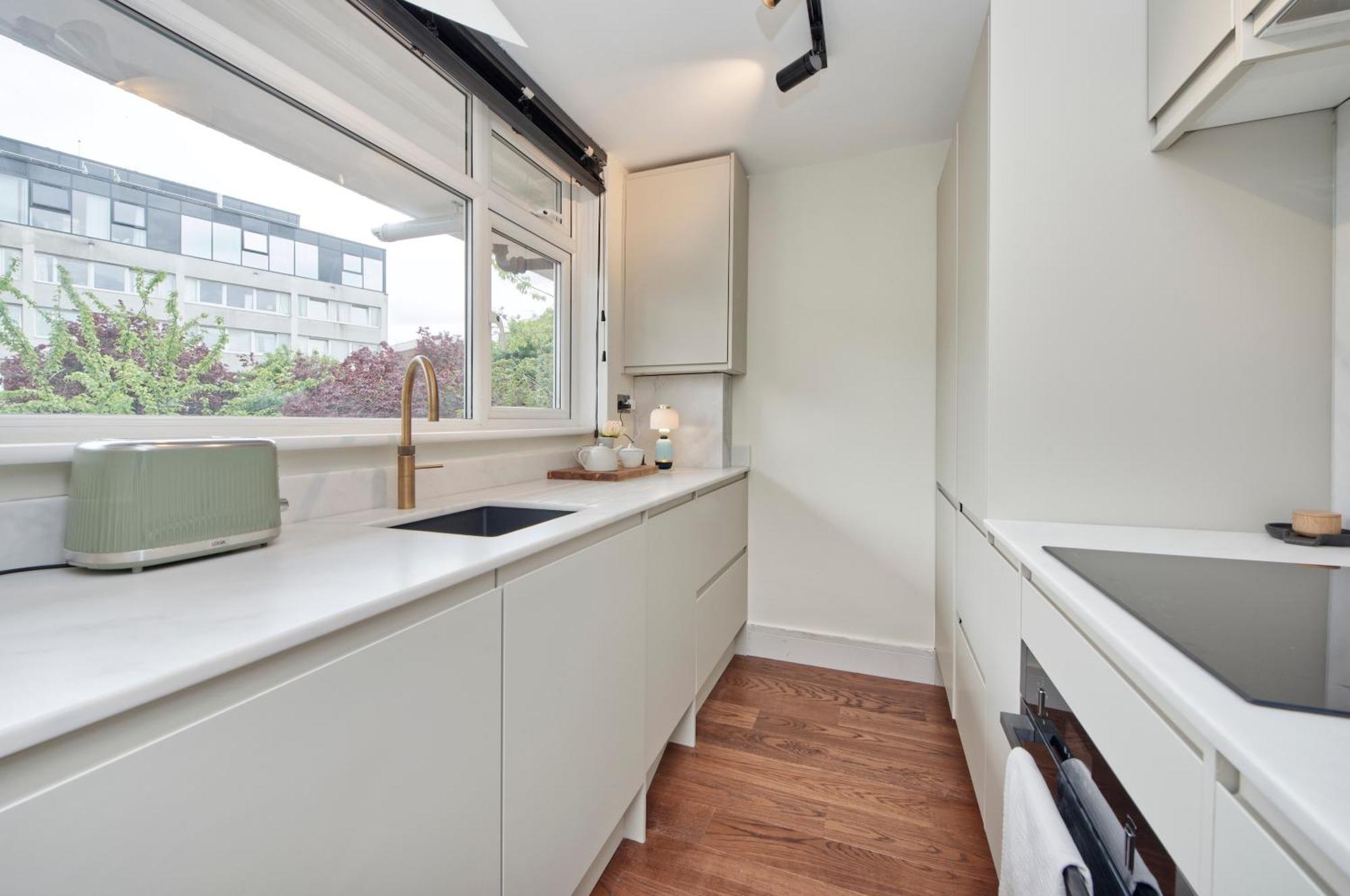 Luxury Designer Flat In Putney By Underthedoormat *