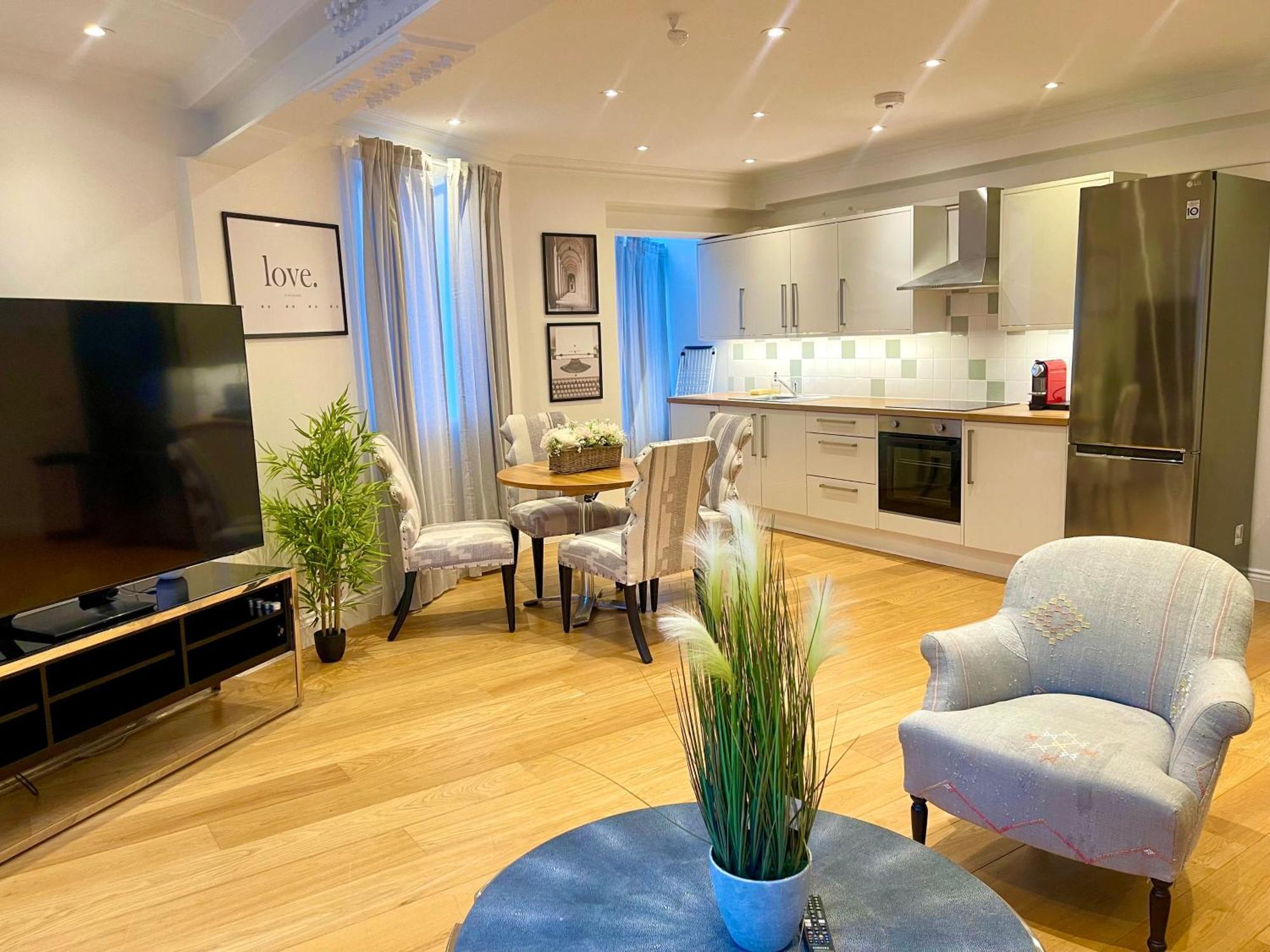 Modern 2 Beds Flat In Chelsea Apartment London