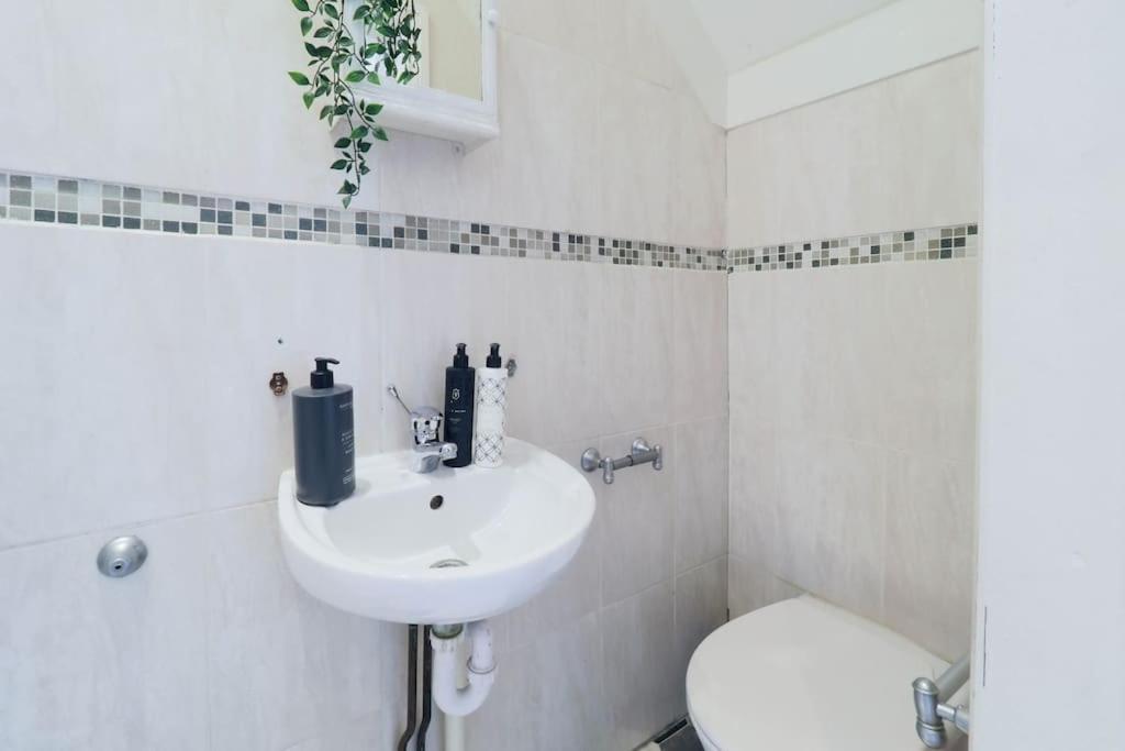 S5 Full In Kilburn With Kitchen Zone 2 London