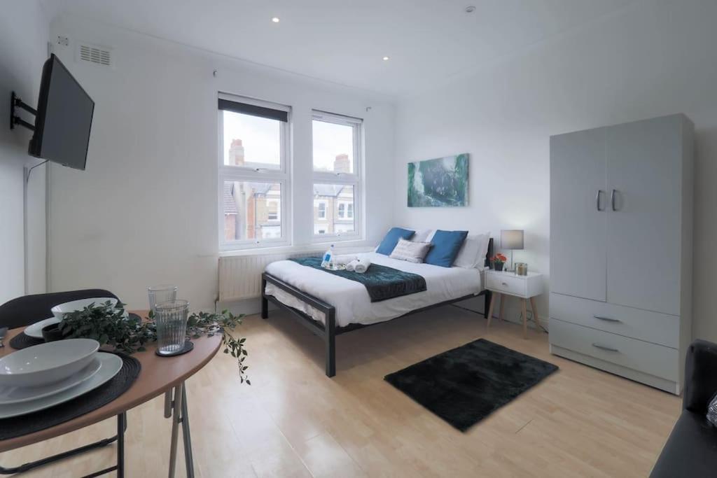 S5 Full In Kilburn With Kitchen Zone 2 Apartment London
